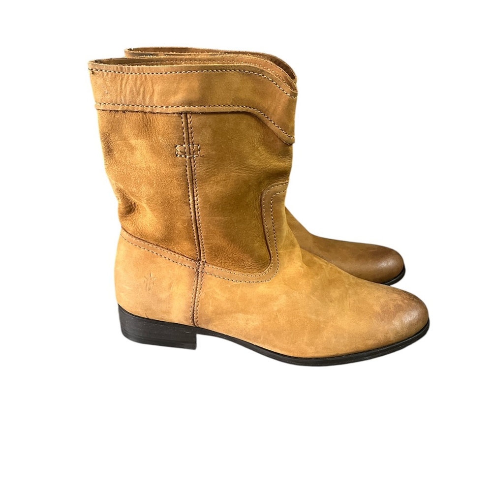 Short FRYE boots in the color Cognac